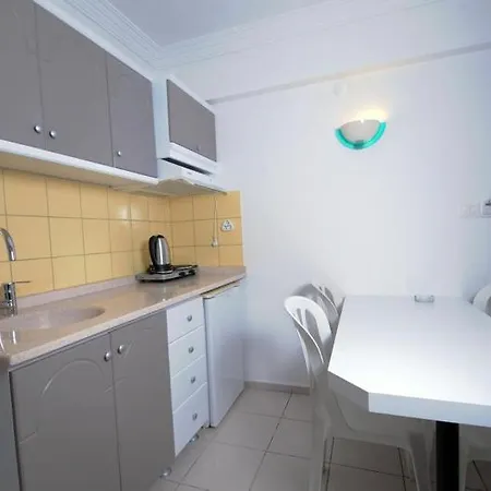 Kocer Club מלון מרמריס